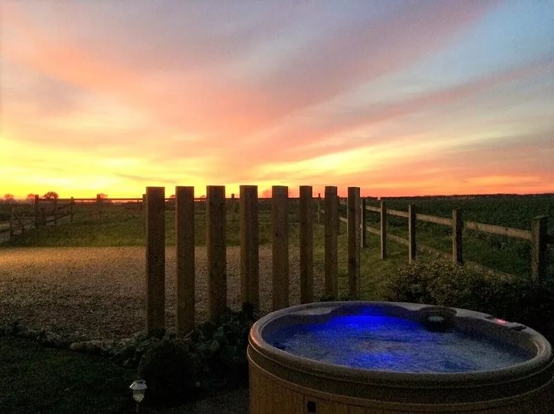 Beautifully Converted, Spacious Barn with Private Hot Tub, Aylsham