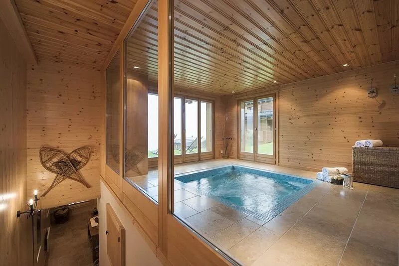 Luxury Swiss Chalet  with Outstanding Views, Located 50m from Piste