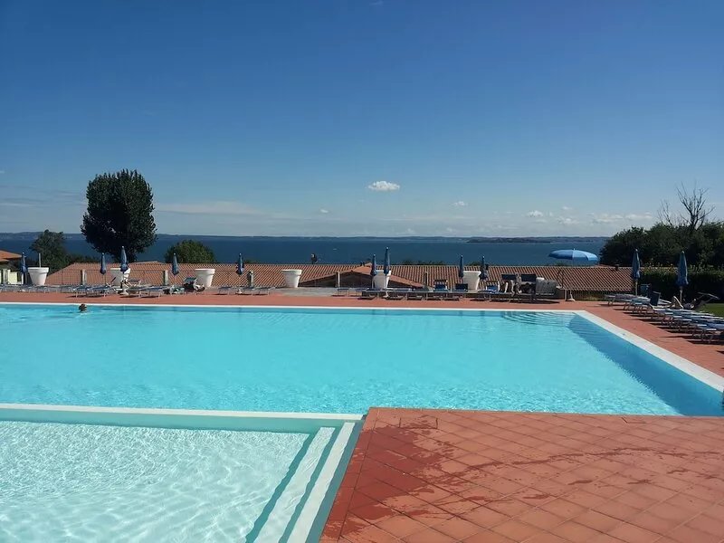 Montecolo Resort three-room apartment with lake view, swimming pool