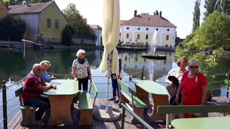 Boszorkany Tanya Etterem Es Panzio