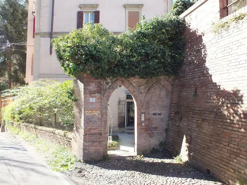 LOFT GARDEN Rizzoli Hospital Apartment with separate entrance and garden