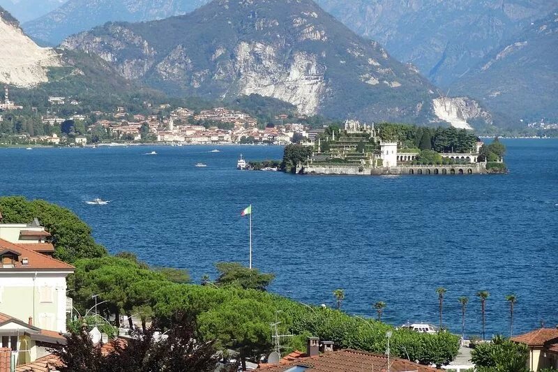 Vista Lago in centre of Stresa, large terrace, sweeping view of lake, WiFi, A/C