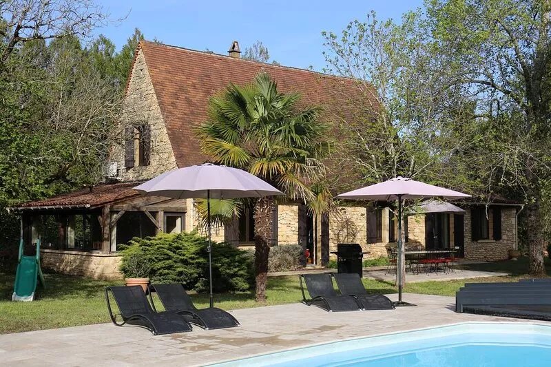 HOLIDAY RENTAL WITH PRIVATE HEATED POOL FOR VACATION IN DORDOGNE