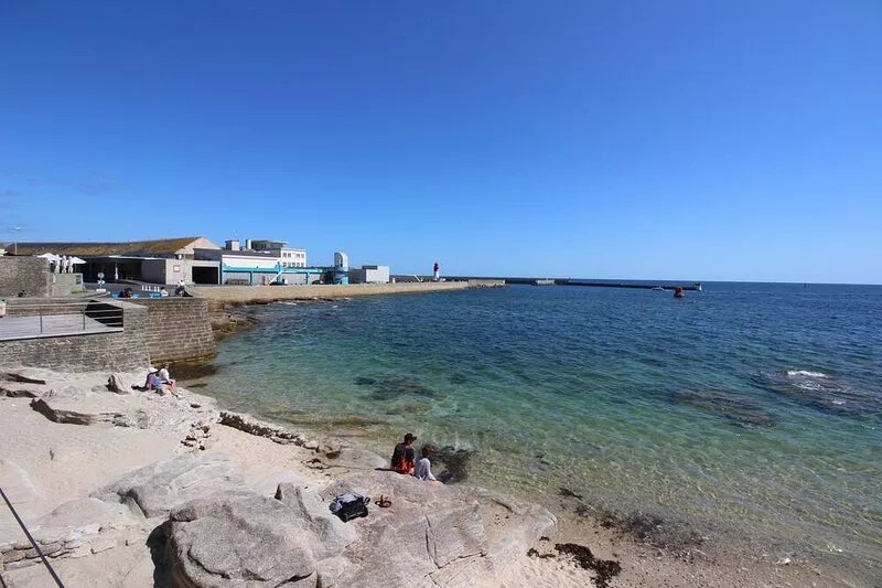 Large house facing the sea, feet in the water