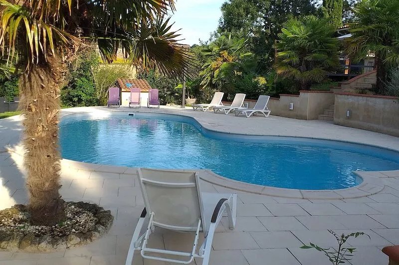 Cottage in beautiful restored farmhouse, countryside. Pool, kitchen pro...