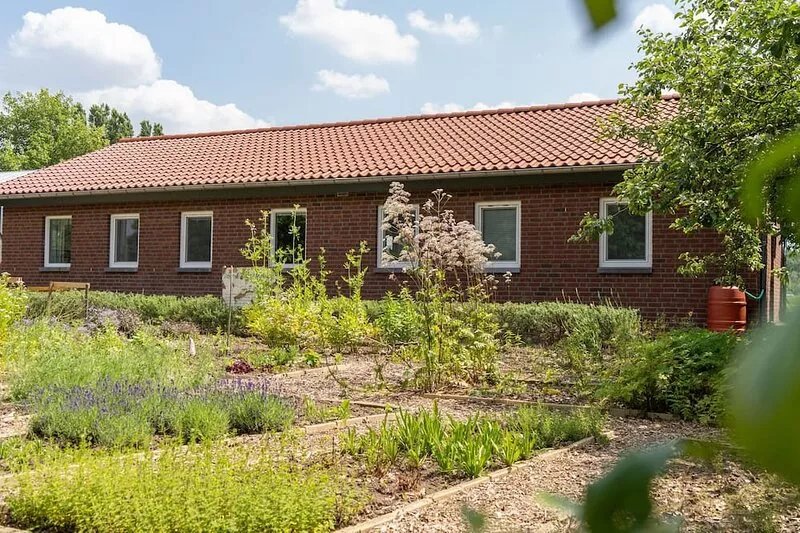 8-person holiday home with 1000m2 private garden.