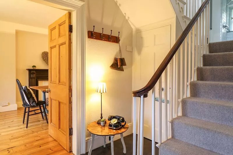 BWTHYN MORSE, family friendly, luxury holiday cottage in Llanfair