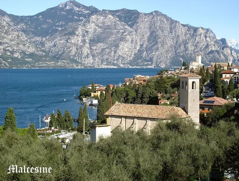 Casa loncrini is a quiet apartment whit garden and pool