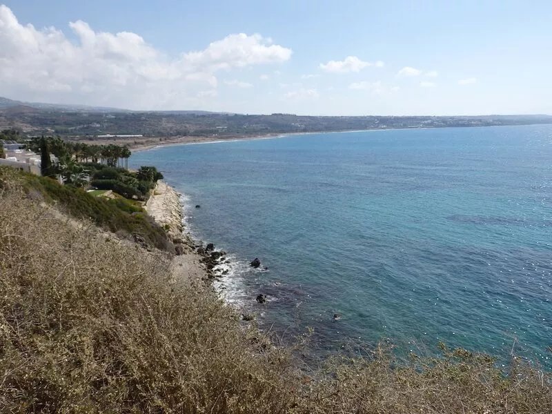 Perfectly located 2 bed Townhouse in the heart of Coral Bay,  sea views