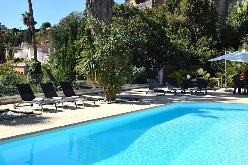 Villa Roc d'Azur: sea view, heated swimming pool, jacuzzi, close to Cannes
