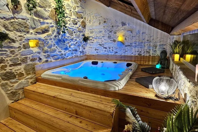 Cosy chalet with private Jacuzzi