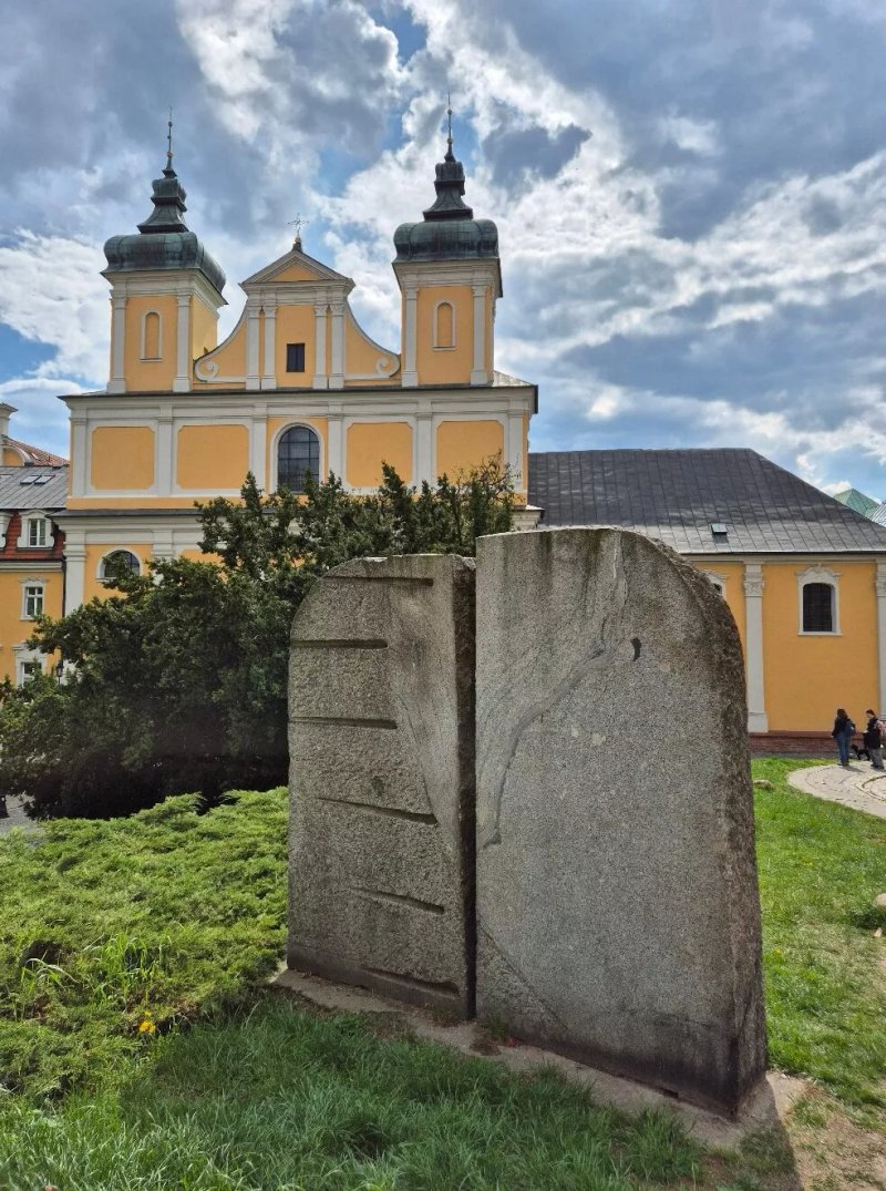 Kamienna Rzezba Monument