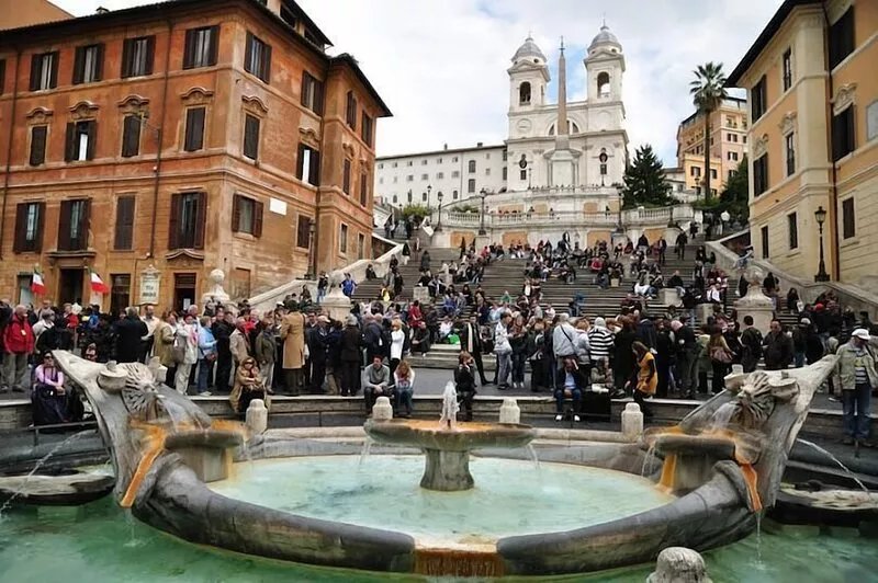 Fontana di Trevi and Spanish Steps. Modern and elegant