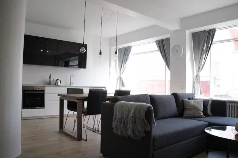 Located in downtown Reykjavik, on the corner of Laugavegur and Skólavörðustígur.