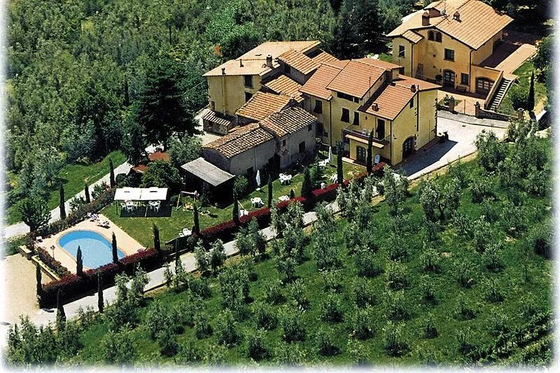 Farm holidays in Vinci. Apartment with bedroom, kitchen and bathroom