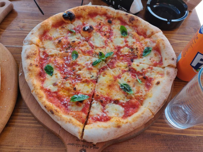 Pizzeria La Famiglia