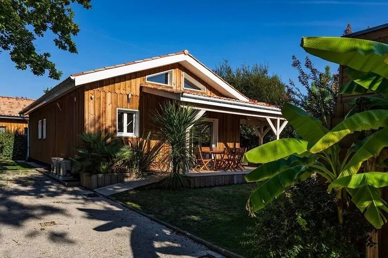 NEW WOOD HOUSE FOR 8/10 PERSONS WITH COMMUNAL POOL
