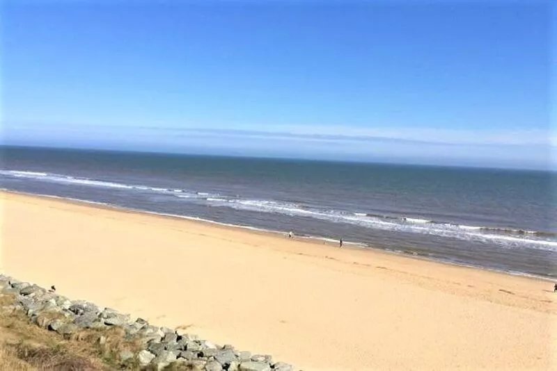 South Facing Chalet - 5 minutes walk to beach, near Norfolk Broads & Gt Yarmouth