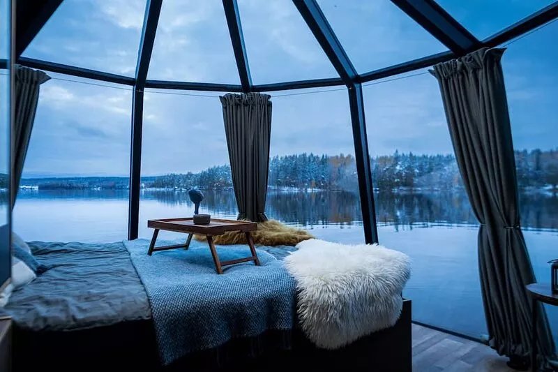 Wonderful Aurora hut with a comfort feeling on the lake