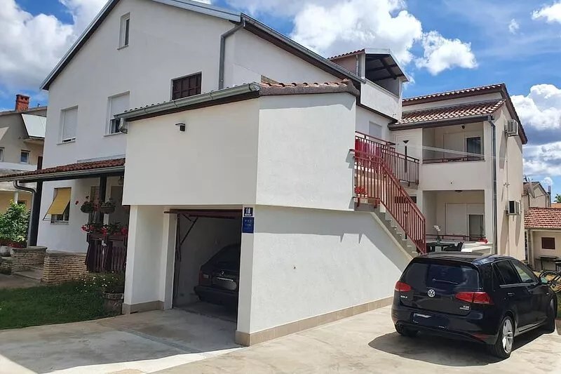 Two bedroom apartment with terrace Valbandon, Fažana (A-15386-a)