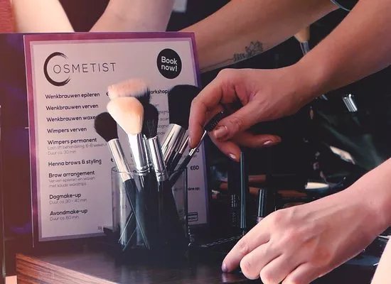 Cosmetist