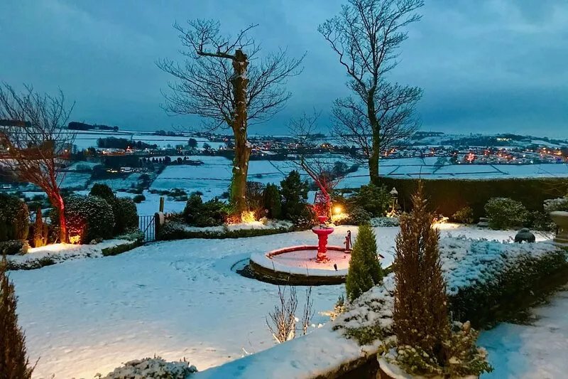 Charming Modernized 16Th Century Farm House with stunning garden & views