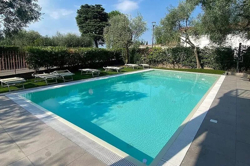 Apartment Farfalla with air conditioning, pool 10 x 5 and parking, 250 meters