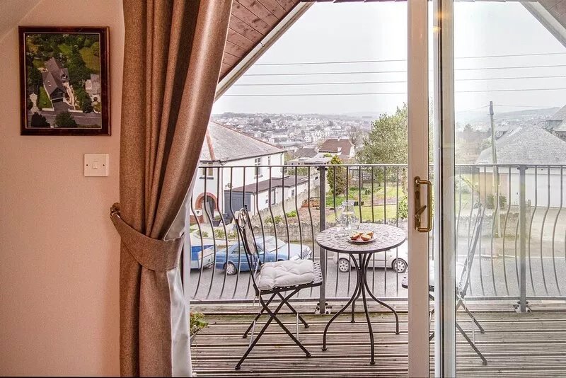 Orchard House, 5 Star Contemporary and Spacious Holidays in Wadebridge Cornwall.