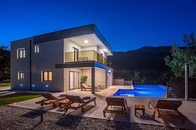 Villa Zora -luxurious villa with heated pool, sauna, 4 bedrooms, 10 persons max