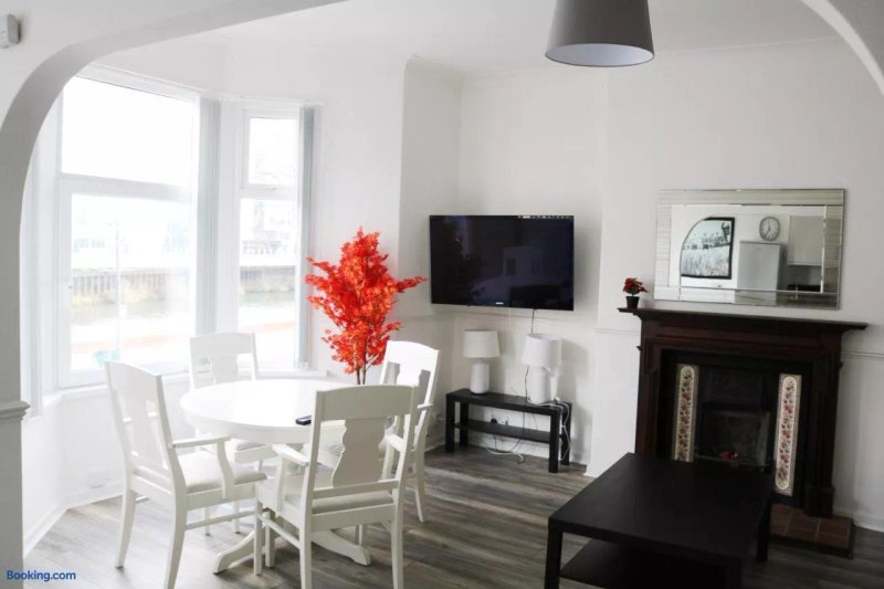 3 Fitzhamon Embankment Apartments
