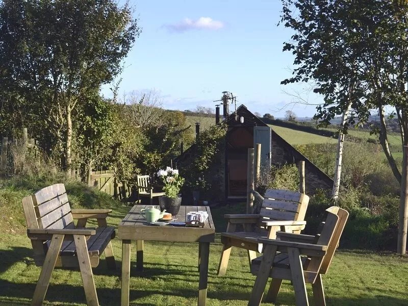 THE STONE BARN COTTAGE, pet friendly, with open fire in Holne