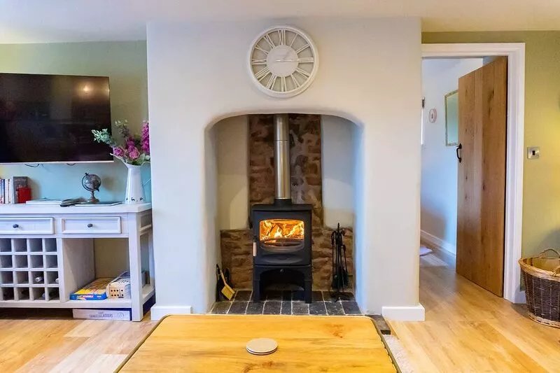 Hot Tub Staycation, Country Escape, Log Burner