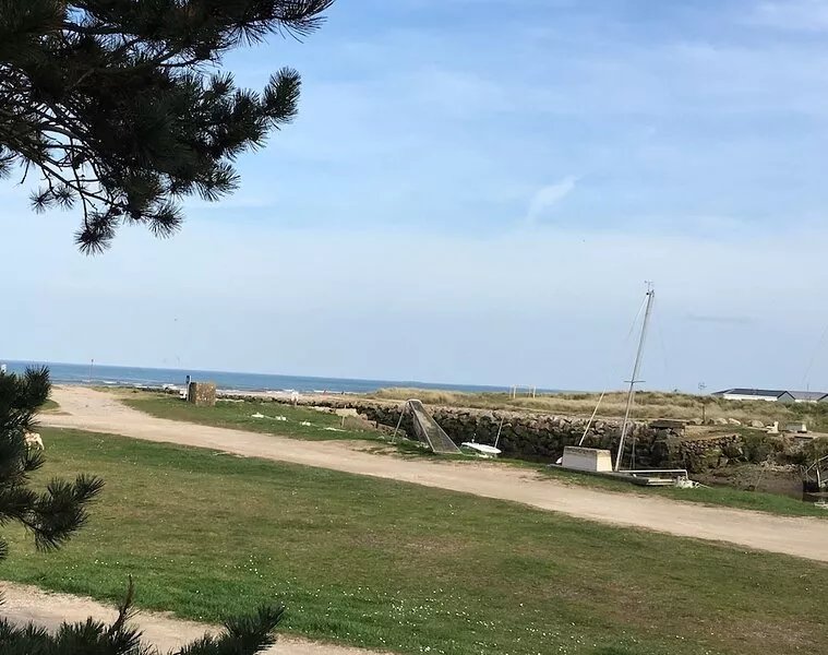 House entirely renovated in edge of sea