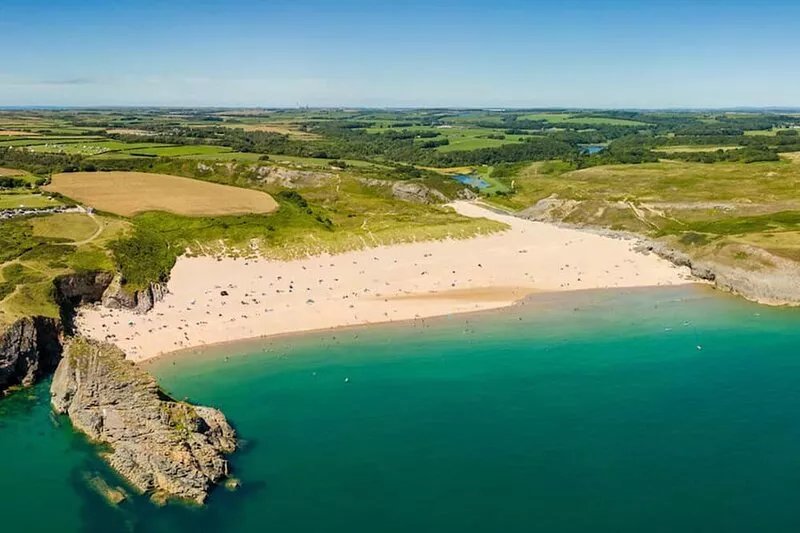 90 Main Street, Holiday Cottage Pembroke, Sleeps 4, 2 bedrooms,  bathrooms