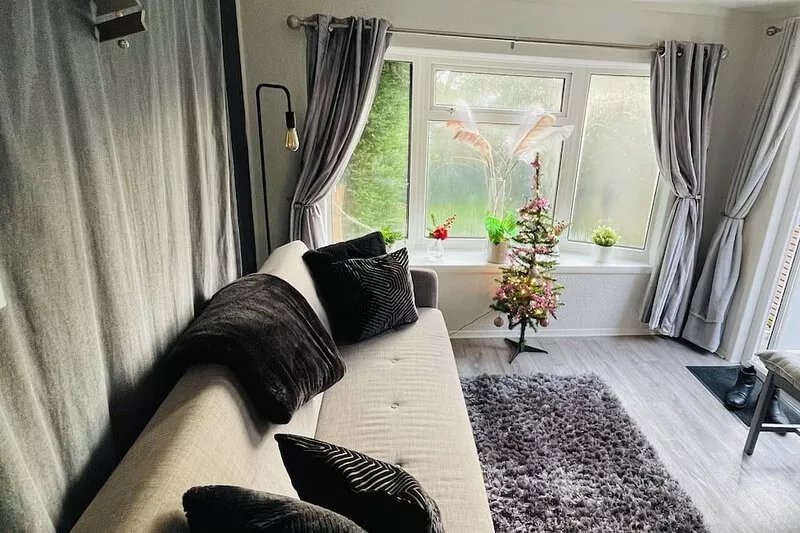 Private Tranquil One Bedroom Lodge With Parking and Outdoor Space. Pet Friendly!