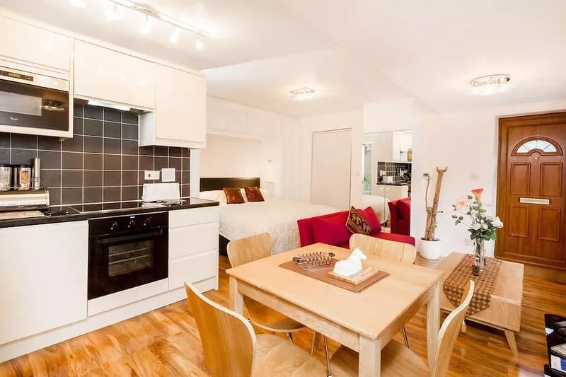 Spacious Henley On Thames Studio Apt Close To Oxford, London, Windsor & Reading