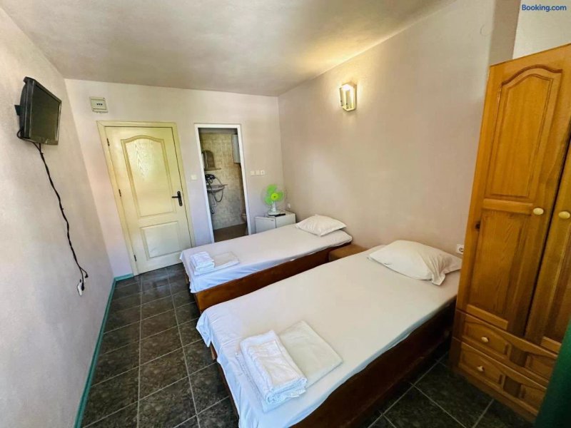Nessebar, House With Rooms For Rent Each With Private Bathroom, Toilet And Terrace Only 400 Meters From The Two Beaches In Nessebar
