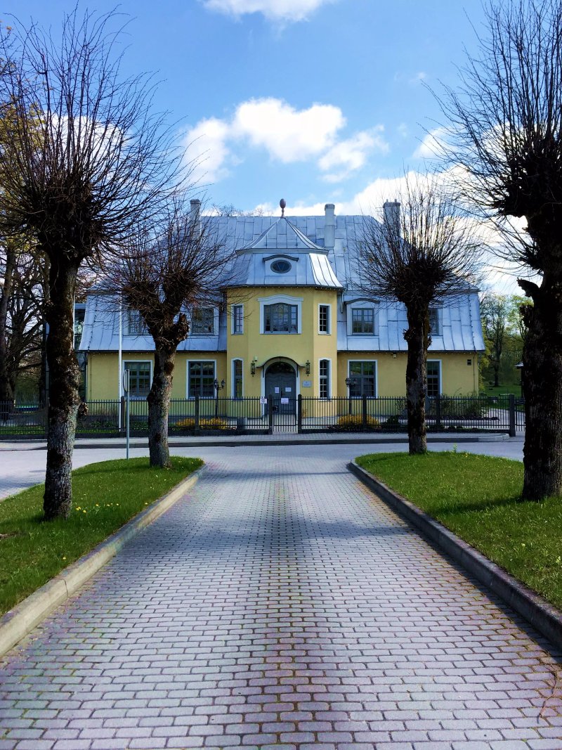 Tinuzi Manor