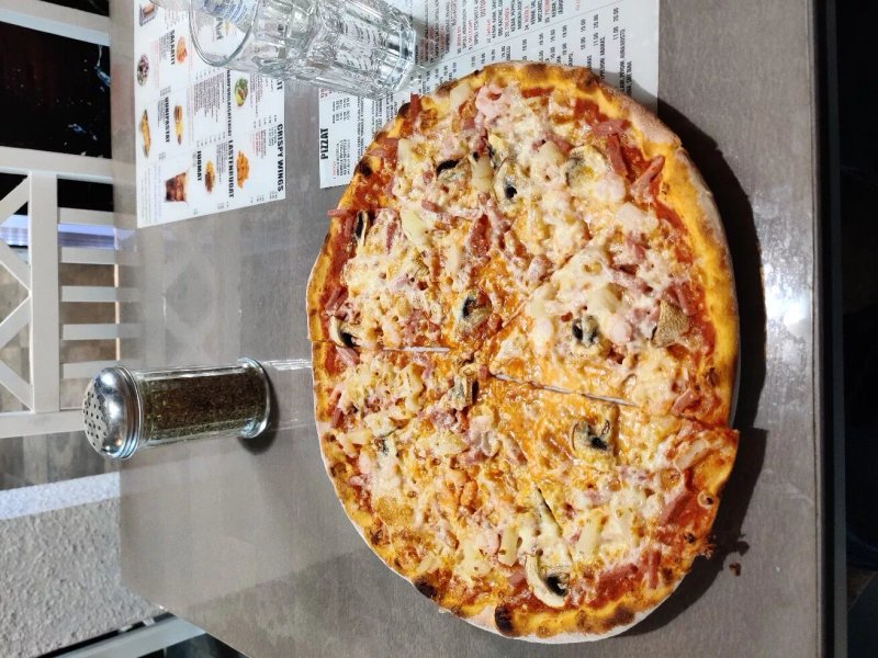 Lobos Pizzeria