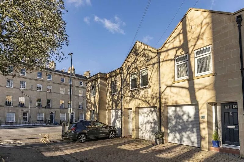 Modern and spacious central mews house for 4 with private parking