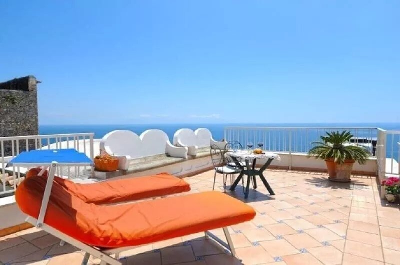 Casa San Tommaso studio flat with breathtaking sea view terrace.