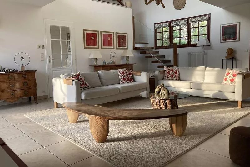 Charming family home,(6bed-4bath) quiet, refined, lake and mountain views,