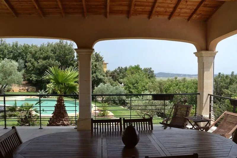 House of character with stunning views near Avignon