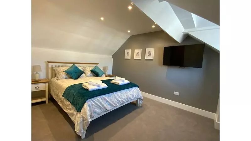 Stunning, Spacious, Modern-Close to Beach, Restaurants, Shops, Theatres & Castle