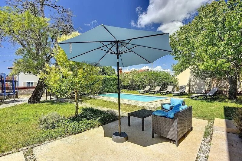 Stone villa where pets are welcome and with private pool