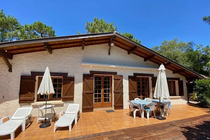 Cosy house with garden + Terrace, ocean and bay in walking distance, Wifi and TV