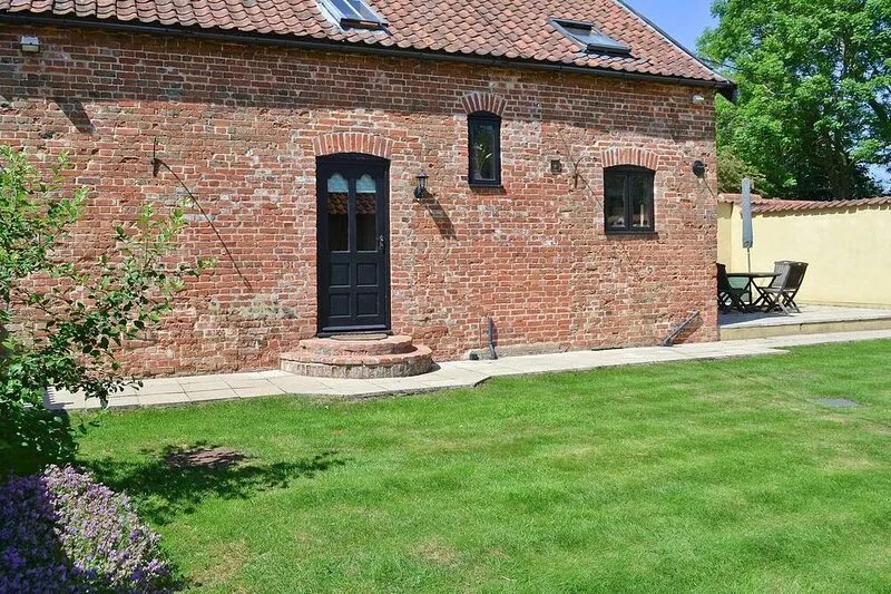 2 bedroom accommodation in Great Ellingham, near Attleborough