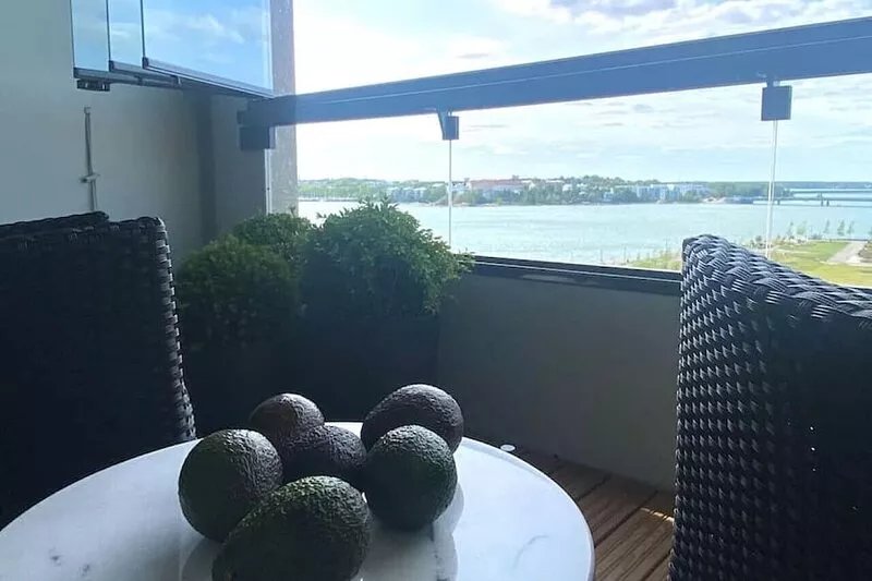 Goldfinger merinäköalalla yksiö
