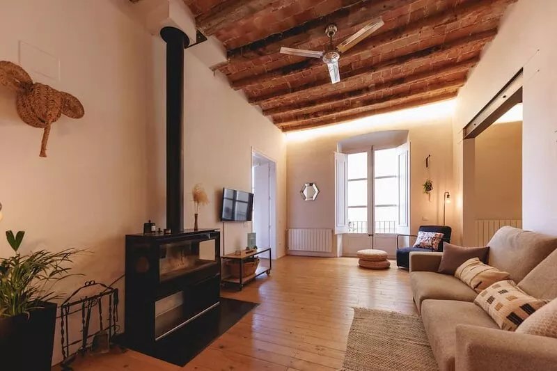 Carrer Nou - Holiday Apartment Rental in Girona | Bravissimo