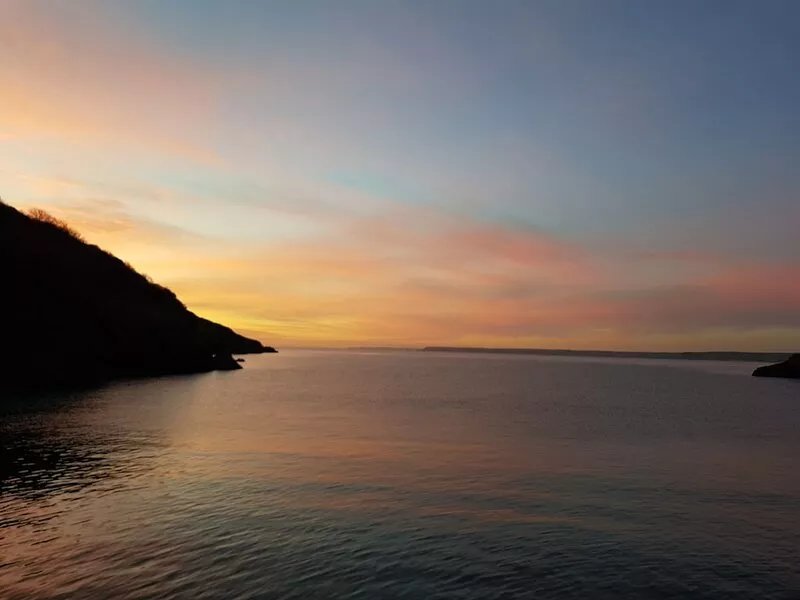 3 bed apartment in Hope Cove sleeps 6-7 with sea views only 50 yards from beach